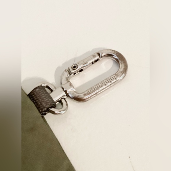 Lululemon Athletica Olive Green Key & Card HolderWristlet Clip On - Picture 2 of 6